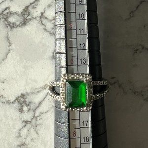 VTG Sterling Silver Ring w Emerald Cut Simulated Stone Size 7